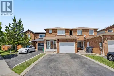 Welcome to 68 Tulip Dr, a beautifully maintained linked townhouse in a prime Brampton location. Conn...