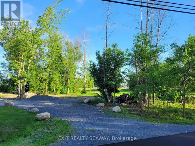 003 MANNING ROAD South Stormont, Ontario in Land for Sale in Cornwall - Image 3