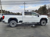 Engine: Duramax 6.6L Turbo-Diesel V8 B20-Diesel compatible L/100Km City: 0.0 L/100Km Hwy: 0.0 Safety... (image 4)