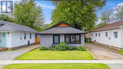 Welcome to your perfect beach town retreat! If you're dreaming of relaxed coastal living, look no fu...