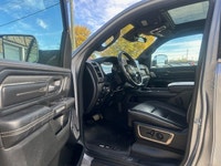 2019 RAM 1500 LIMITED CREWCAB HEMI NO ACCIDENTS, NO CLAIMS WITH GREAT SERVICE HISTORY! Finance optio... (image 9)