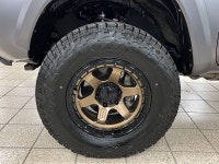 Among midsize pickups that talk tough but feel soft when the work gets real, this 2021 Toyota Tacoma... (image 8)