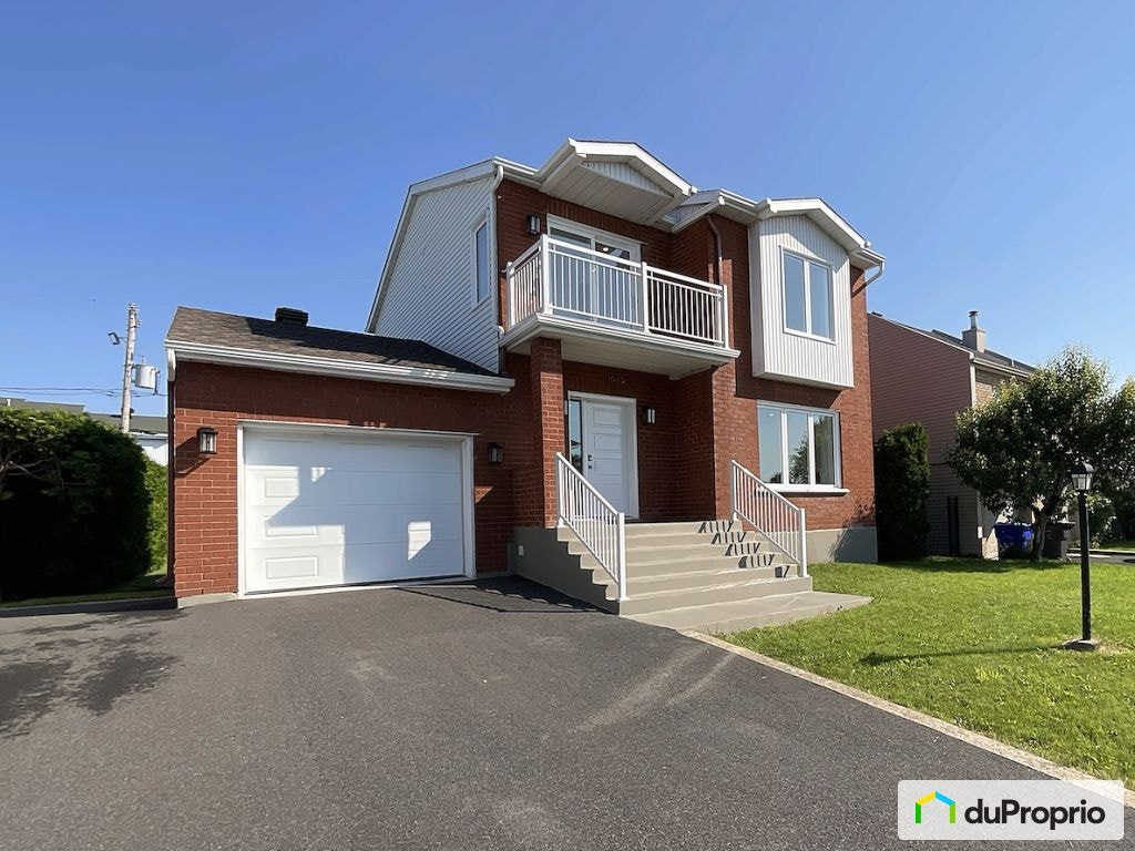 $765,000 - 2 Storey for sale in Ste-Julie — photo 1