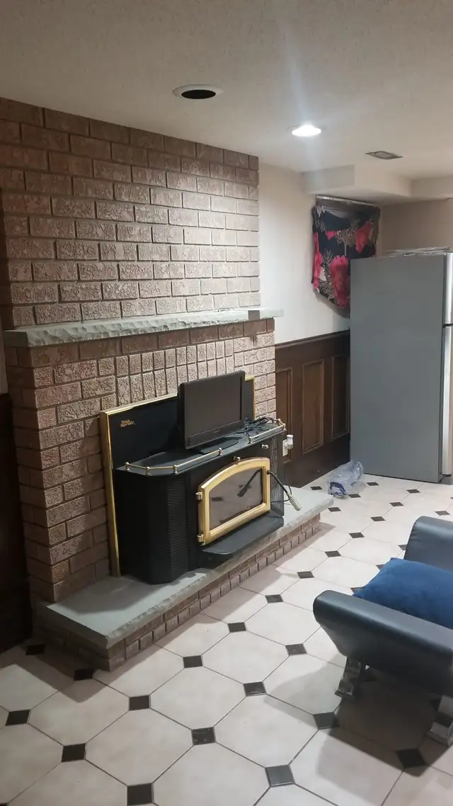 Basement 4 rooms Available for rent 1800 wifi included in Long Term Rentals in City of Toronto - Image 9