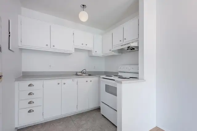 BEAU 3 1/2 Saint-Bruno – Rue paisible – Décembre in Long Term Rentals in Longueuil / South Shore - Image 7
