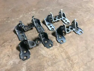 2017-2022 Ford Superduty Front Door Hinges OEM New Take Off Removed from brand new trucks used in ar...