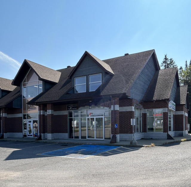 LOCAL COMMERCIAL EN PLEIN COEUR DE SHANNON dans Espaces commerciaux et bureaux à louer  à Ville de Québec