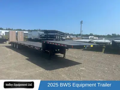 Stock #: 000377 DETAILS 53FT Tri-axle Paver / Recovery Bi fold ramps (air actuated) 11 FT 10'6" goos...