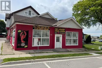 This fantastic investment opportunity is located in the prime Niagara Falls tourist district, minute...