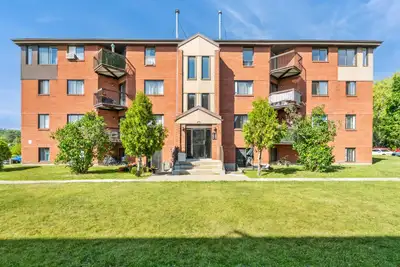 5.5 libre STYLE CONDO disponible tout de suite Services inclus: - taxe d'eau - entrée laveuse et séc...