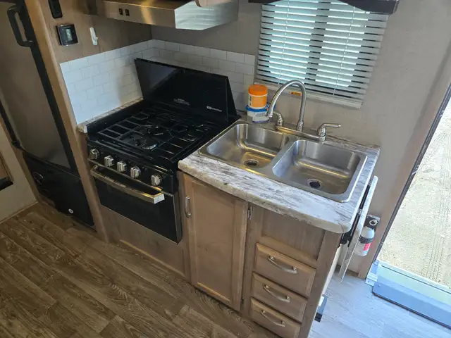 2020 Winnebago MICRO MINNIE 2405 RL in Travel Trailers & Campers in St. Albert - Image 11