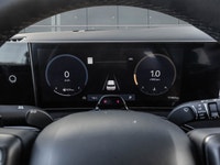 *Certified, Low Mileage, Leather Seats!* Incredible design in and out makes this 2025 Santa Fe strik... (image 9)