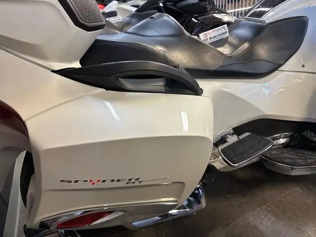 2015 Can-Am SPYDER RT LTD SE6 BLANC in Sport Touring in Lanaudière - Image 7