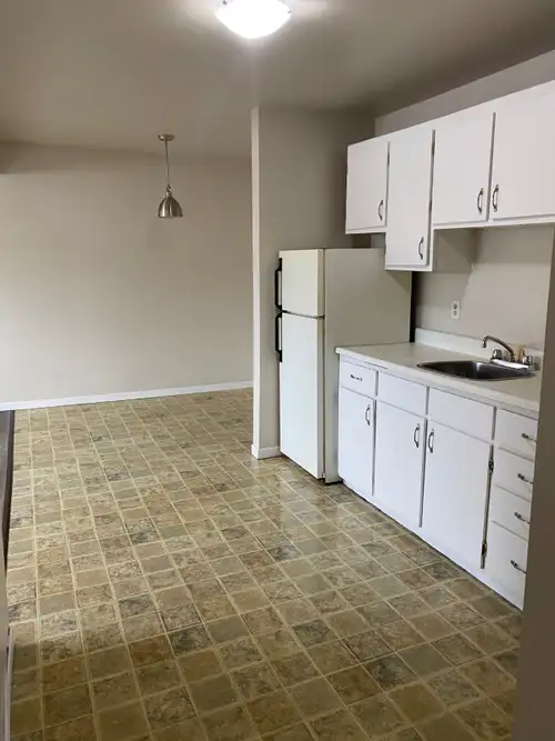 * SPRING SPECIAL* RENT This standard, 2 BEDROOM, FOR MAY 1st and pay only $1195.00 THE FIRST 2 MONTH...