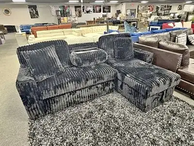 Sofa sectionnel avec porte-gobelets et rangement – Stock en sold, View more