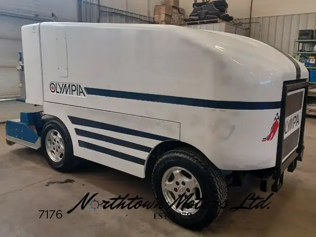 2002 Olympia Millenium Ice Resurfacer in Heavy Trucks in Saskatoon - Image 4