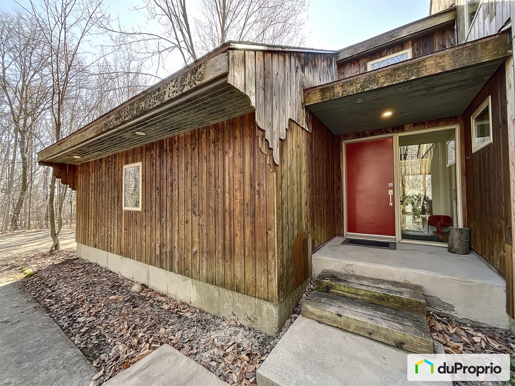 $579,000 - 1 1/2 Storey for sale in St-Etienne-Des-Gres — photo 1