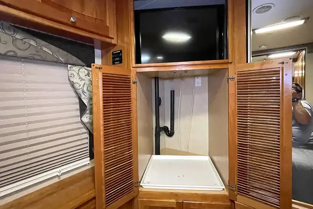 2006 Newmar Dutch Star 4028 – Pre-Owned Class A Motorhome. in RVs & Motorhomes in Red Deer - Image 41