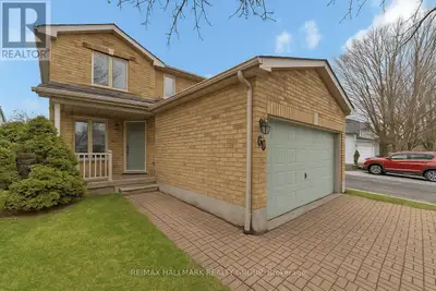 63 NEWBOROUGH CRESCENT Ottawa, Ontario