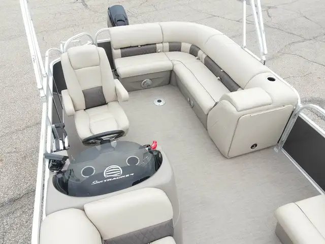 2020 Sun Tracker Party Barge 20 DLX -used pontoon boat in Powerboats & Motorboats in Prince Albert - Image 15