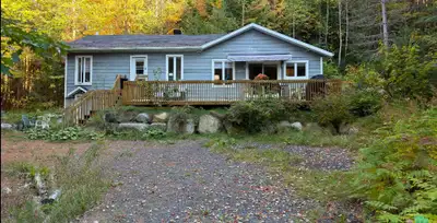 Maison meublé à louer à Chertsey – 2 750 $/mois avec spa, View more