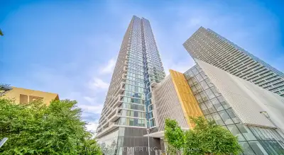 Price: $420,000 / $1,593/mo Perfect for First-Time Buyers & Young Professionals! This bright and sty...
