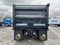 Appelez // Call Guillaume 514-404-6940 Camion dompeur 10 roues // two axle dump truck Kenworth T370... (image 4)