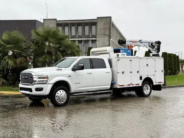 2024 Ram 5500 Heavy Duty Laramie 4x4 Crew Cab Cummins Service Tr in Heavy Trucks in Regina - Image 6