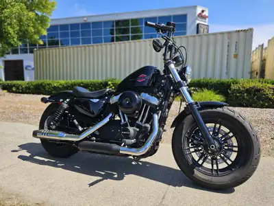 Only 6,462 kms ! Clean title, local bike, mini apes. WE SHIP EVERYWHERE ~ EASY FINANCING OPTIONS ~ W...
