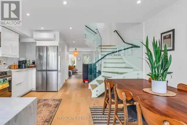 UPPER - 61 EDWIN AVENUE Toronto (Dovercourt-Wallace Emerson-Junc in Long Term Rentals in City of Toronto - Image 18