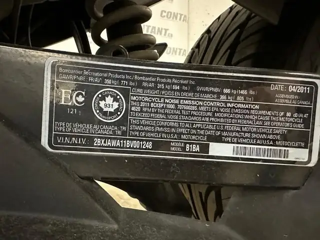 2011 Can-Am Spyder RS-S (SE5) in Sport Touring in West Island - Image 8