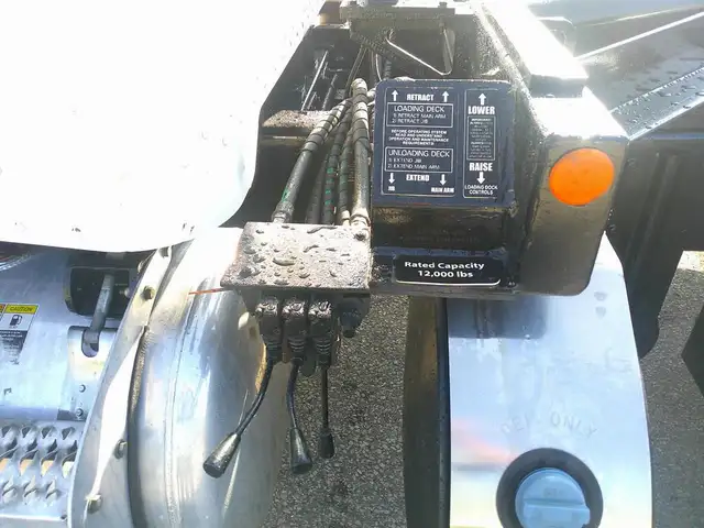 2019 Peterbilt 337 in Heavy Trucks in Hamilton - Image 11