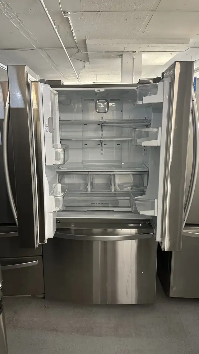 3179- Réfrigérateur LG Stainless portes français fridge bottom in Refrigerators in City of Montréal - Image 3