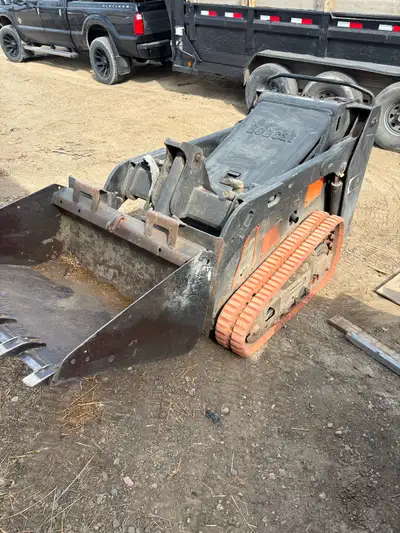 2007 MT-52 works like new designed for tight spaces, measuring just 35.6 inches wide. new 20-hp Kubo...