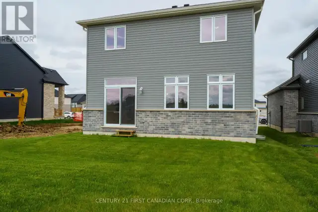 6 SHELDABREN STREET North Middlesex (Ailsa Craig), Ontario in Houses for Sale in Grand Bend - Image 25
