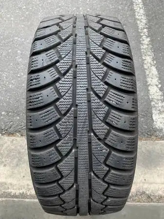 a nice winter tire in great shape with tons of tread (1 TIRE ONLY) size 225/45/17 94H M S Westlake F...