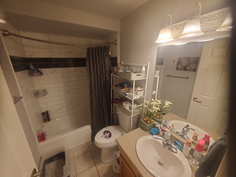 South Windsor renovated 2bd in 4Plex- Anytime wifi incl- private 4