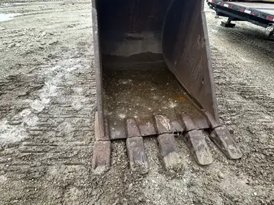 Very Large 60' wide approx 5' tall and 4 feet deep bucket to fit a 345 or larger 40- 50T machine New...