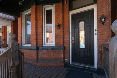 Beautifully Renovated NEW - 2 Story Loft, 2 bedroom, 2 bathroom, all new appliances, in suite laundr...