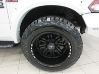 RAM 1500 2023 CLASSIC SLT V-8 5.7 LITRES HÉMI CREW-CAB BOITE 5.7 PIEDS 4X4 / PNEUS 35 POUCES NEUF HO... (image 9)