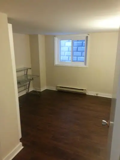 154 King St E  Unit One  Available Now  Furnished