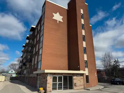 All Inclusive 2 Bedroom Apartment In Stanley Park!