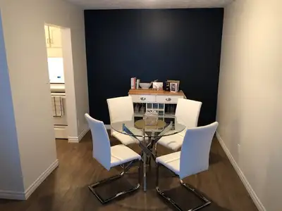 MAGNIGIQUE 4 1/2, IMMEUBLE TRANQUILLE,4IÈME ÉTAGE,PORTE SÉCURISÉ, ENTRÉE LAVEUSE SÉCHEUSE, ENTRÉE LA...