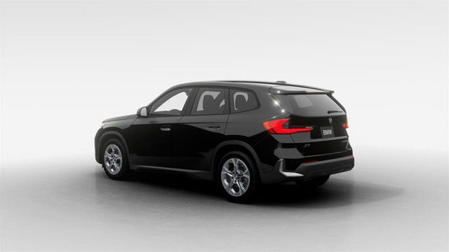 2026 BMW X1 xDrive28i | Polyvalente et puissante | Peinture dans Autos et camions  à Ville de Montréal - Image 2
