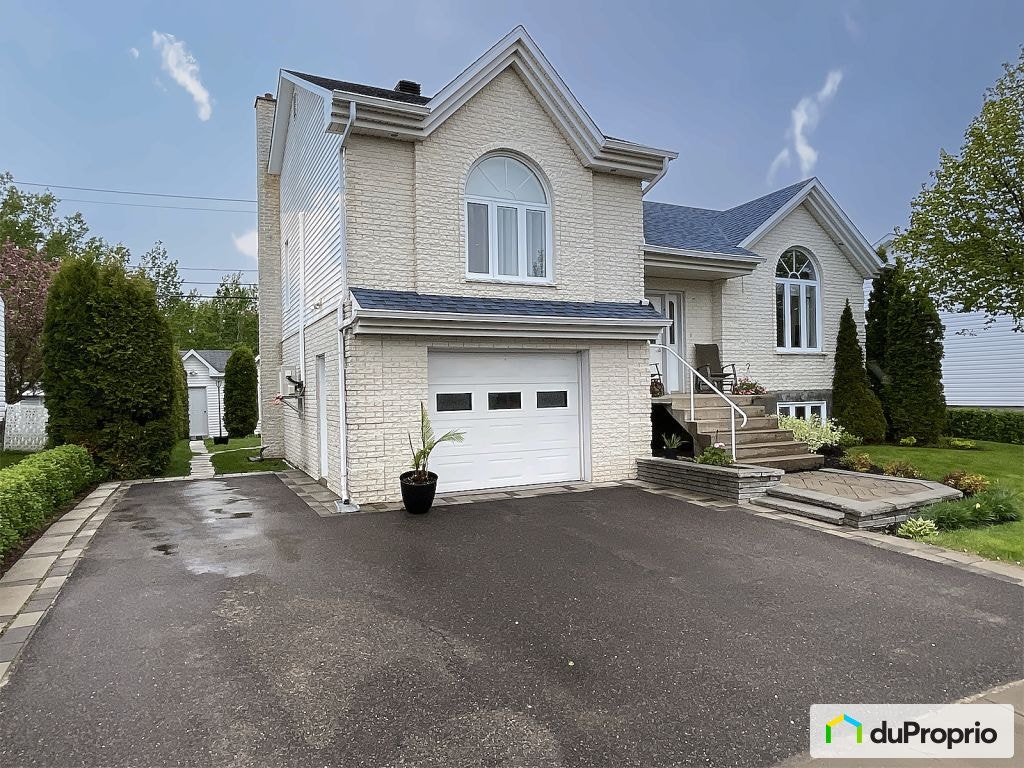 $439,000 - Bungalow for sale in St-Felicien — photo 1