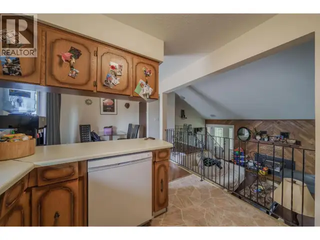 720 CARIBOO TRAIL 100 Mile House, British Columbia in Houses for Sale in 100 Mile House - Image 8