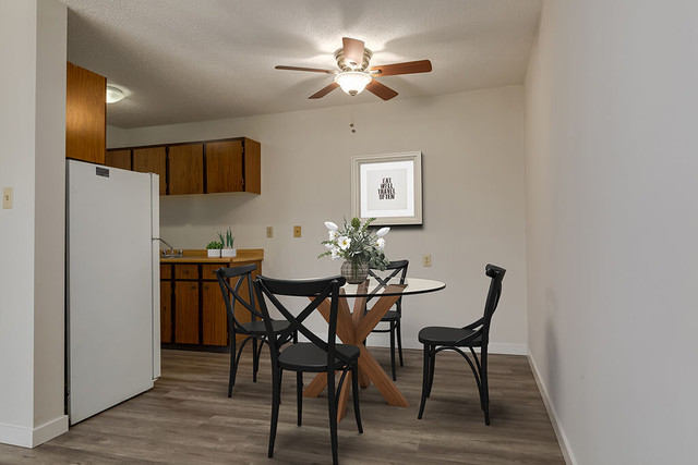 Apartments for Rent In Northwest Edmonton - Parklane Gardens - A in Long Term Rentals in Edmonton - Image 2