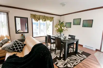 Beau grand 5 1/2 STYLE CONDO situé au 936 Boulevard Thibeau. Appartement très grand 1400 pi, bois &...