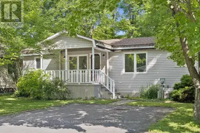Affordable and cozy mobile located in the lovely community of Albion Sun Vista in Greely, just a sho...