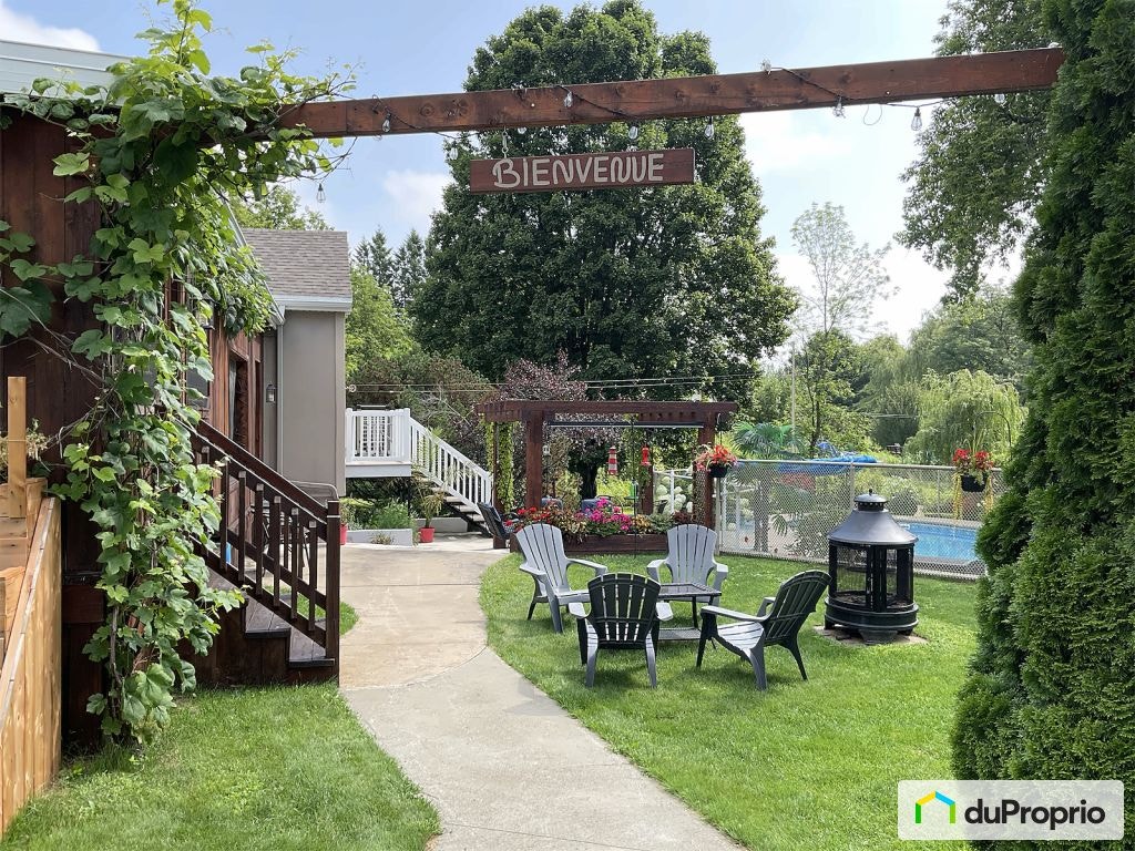 $580,000 - 1 1/2 Storey for sale in Champlain — photo 1